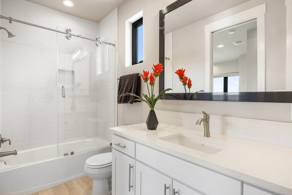 4746 R O Dr, Spicewood, TX 78669