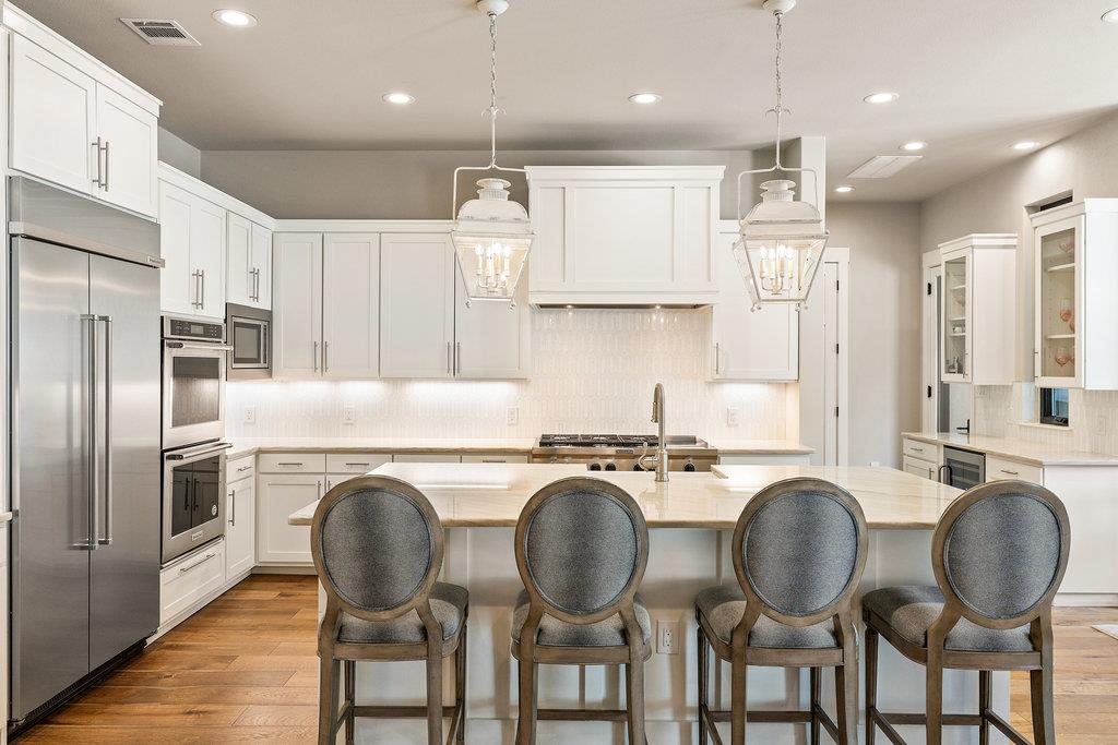 4746 R O Dr, Spicewood, TX 78669