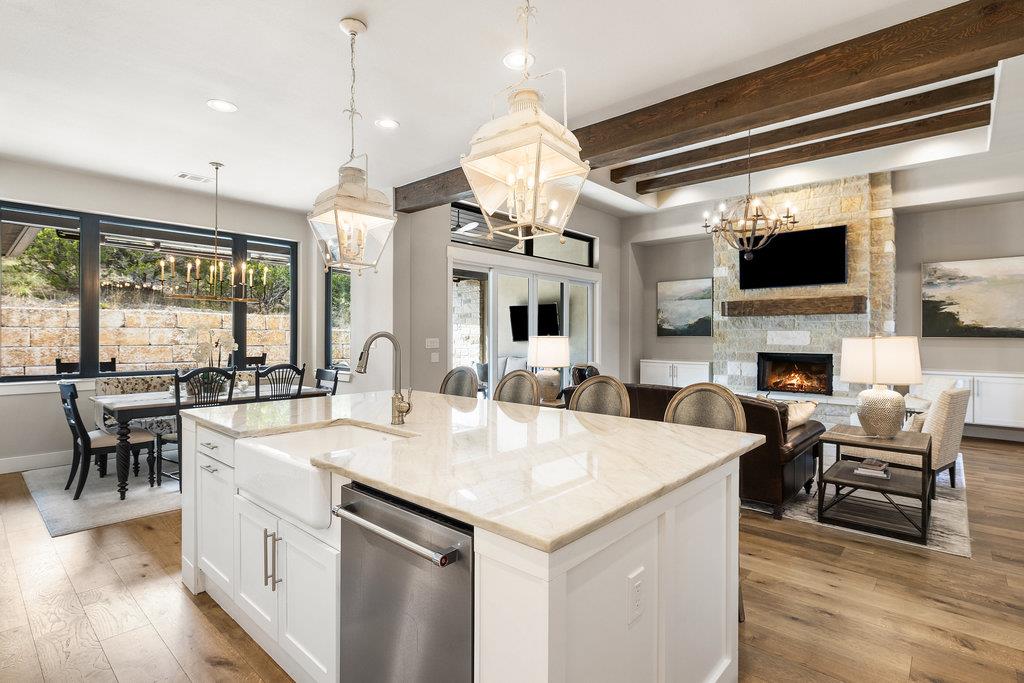 4746 R O Dr, Spicewood, TX 78669