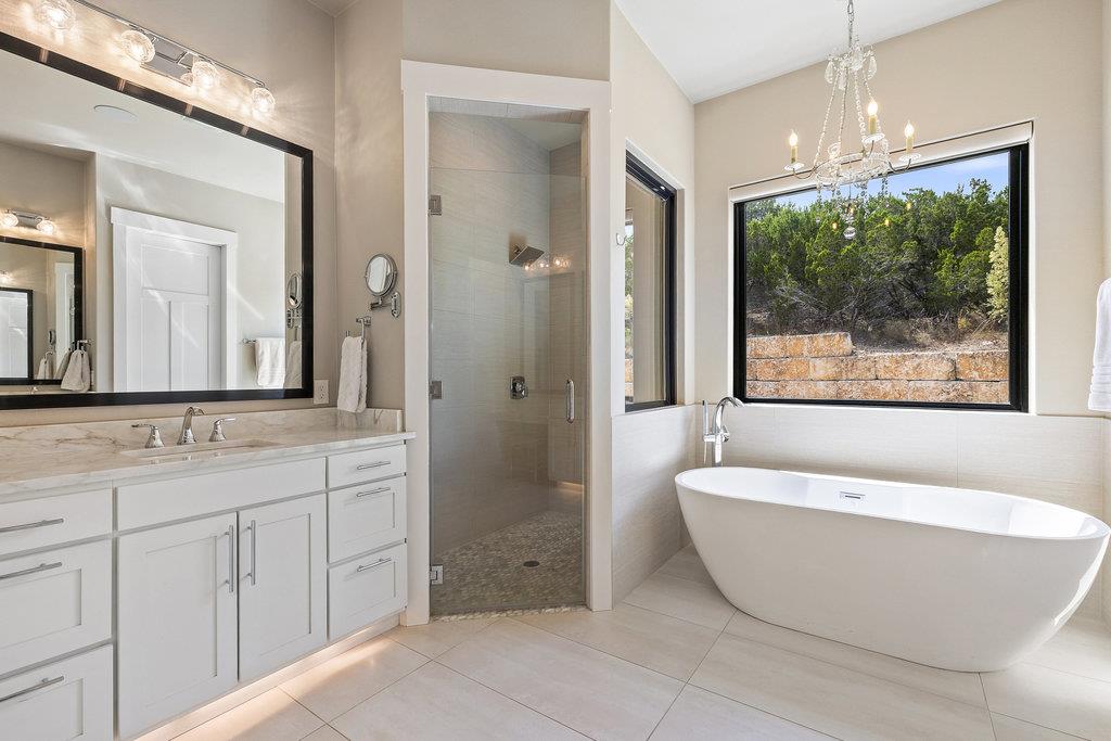 4746 R O Dr, Spicewood, TX 78669