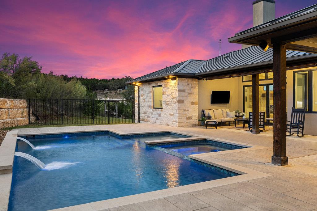 4746 R O Dr, Spicewood, TX 78669