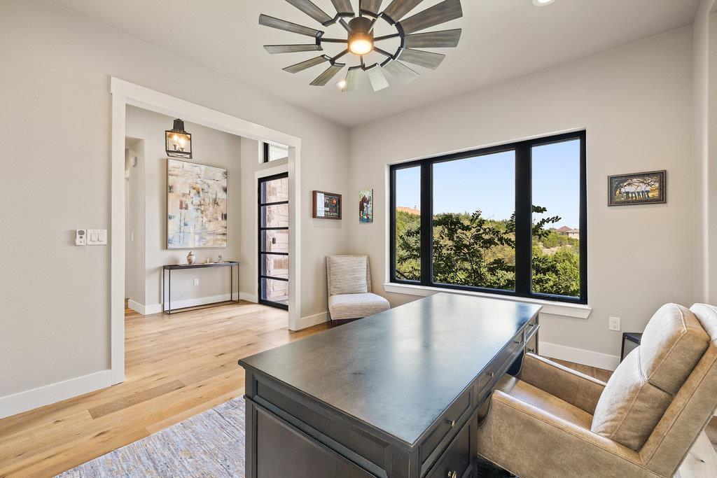 4746 R O Dr, Spicewood, TX 78669