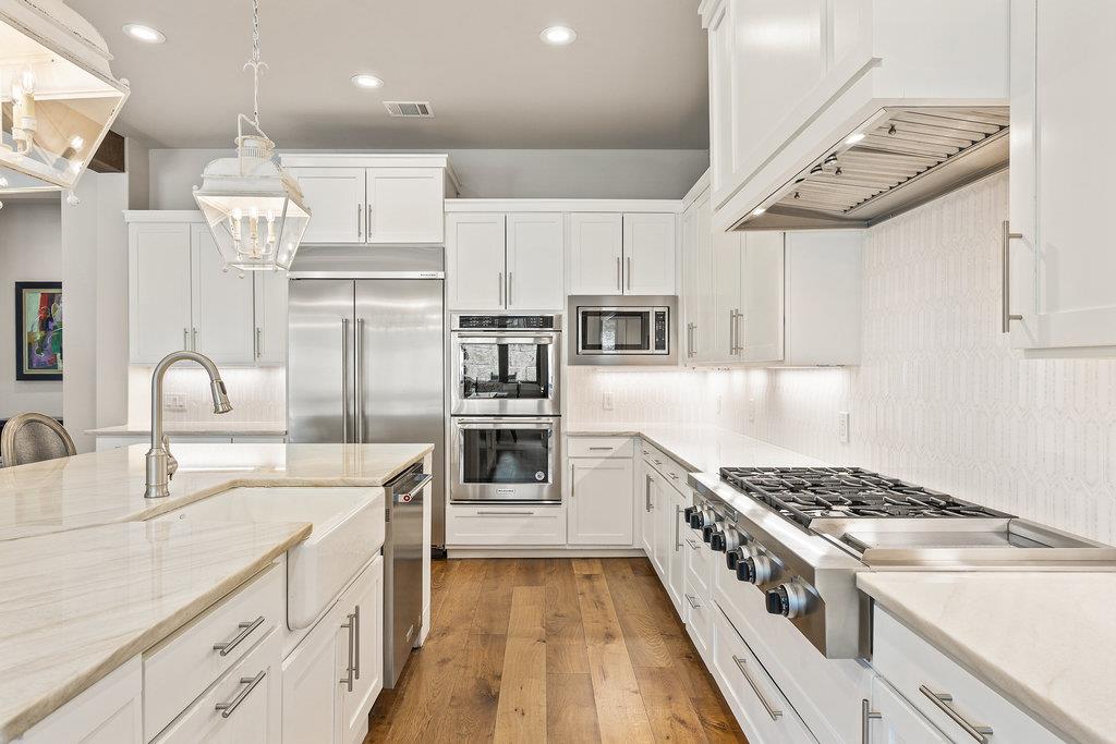 4746 R O Dr, Spicewood, TX 78669