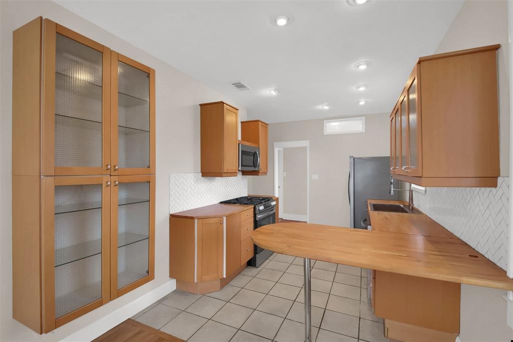 809 E Riverside Dr, Austin, TX 78704