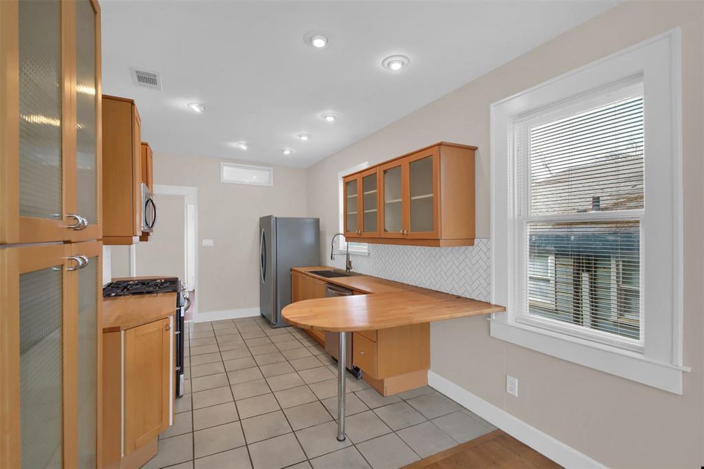 809 E Riverside Dr, Austin, TX 78704