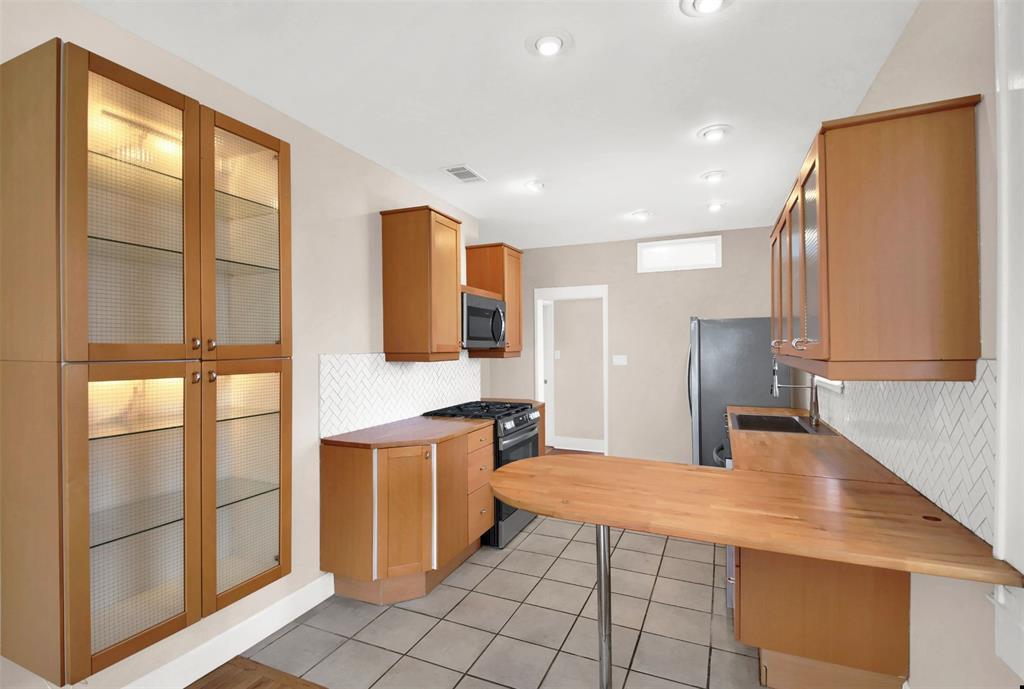 809 E Riverside Dr, Austin, TX 78704