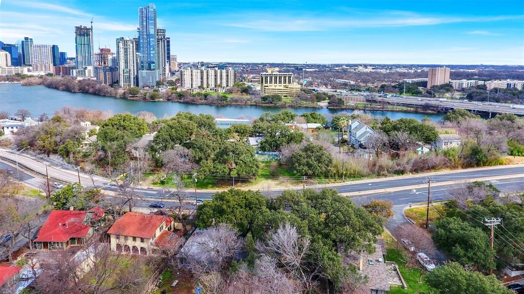 809 E Riverside Dr, Austin, TX 78704
