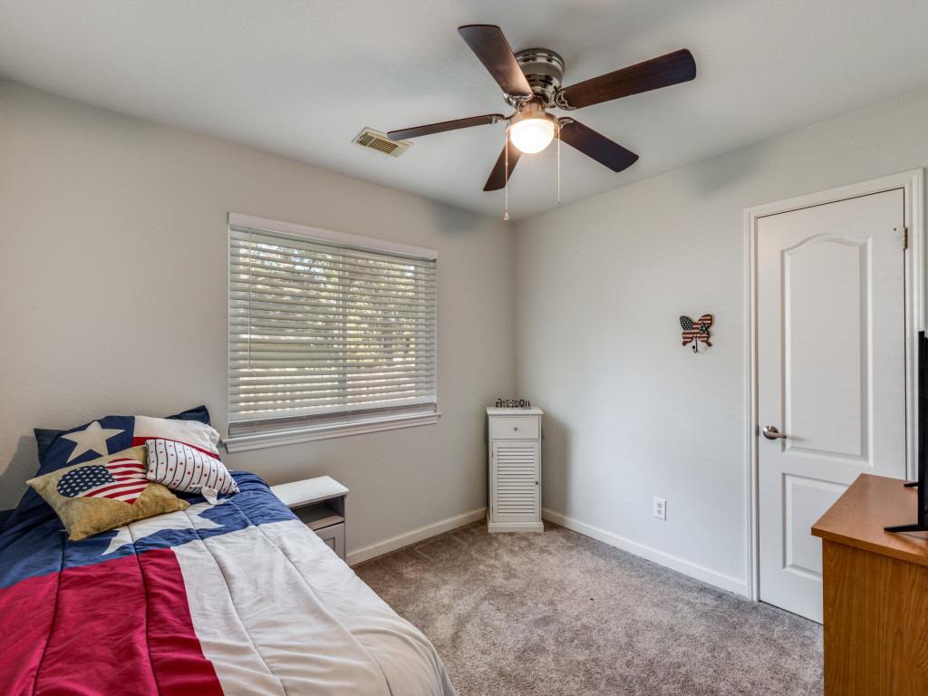 1902 Overland Dr, Leander, TX 78641