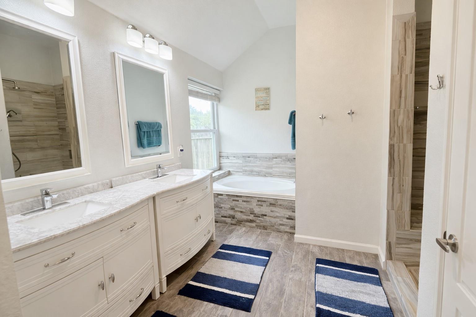 1902 Overland Dr, Leander, TX 78641