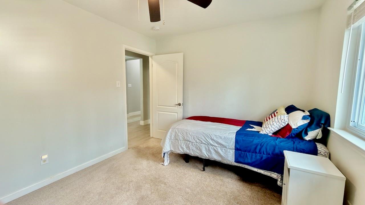 1902 Overland Dr, Leander, TX 78641