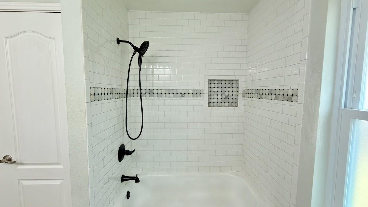 1902 Overland Dr, Leander, TX 78641