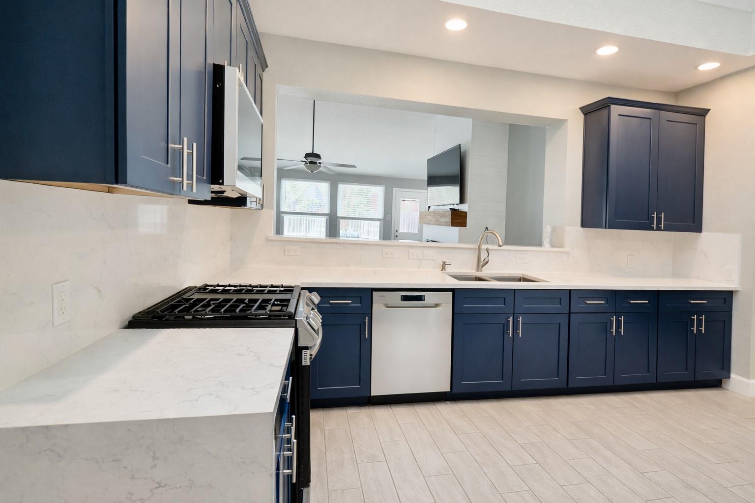 1902 Overland Dr, Leander, TX 78641