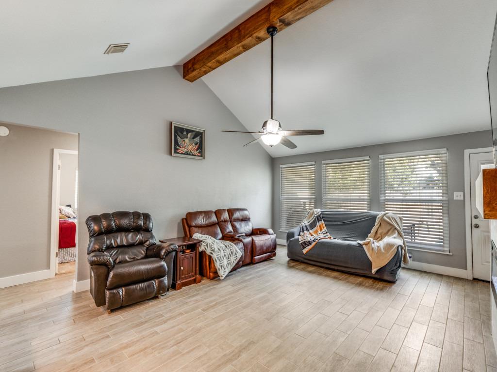 1902 Overland Dr, Leander, TX 78641