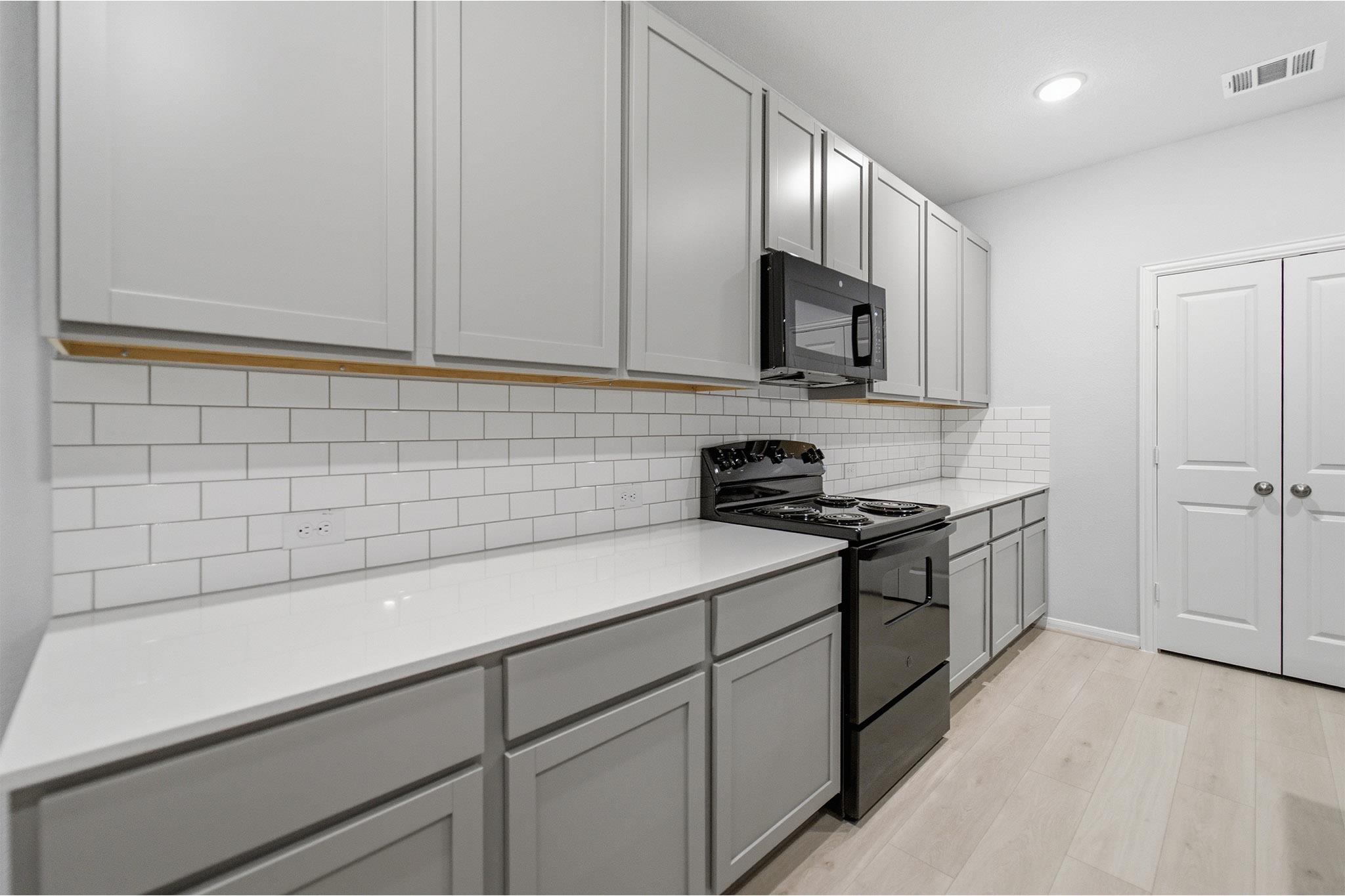 204 Quail Convey Dr, Jarrell, TX 76537