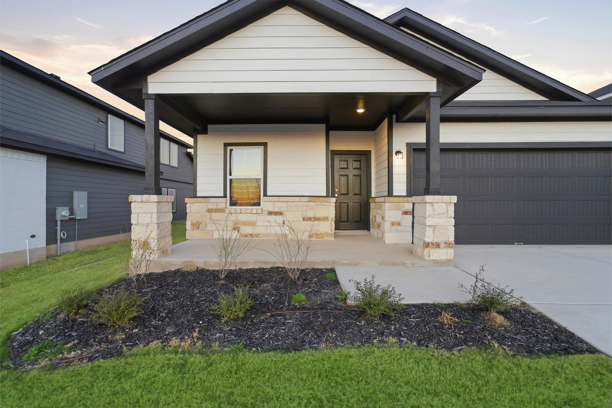 204 Quail Convey Dr, Jarrell, TX 76537