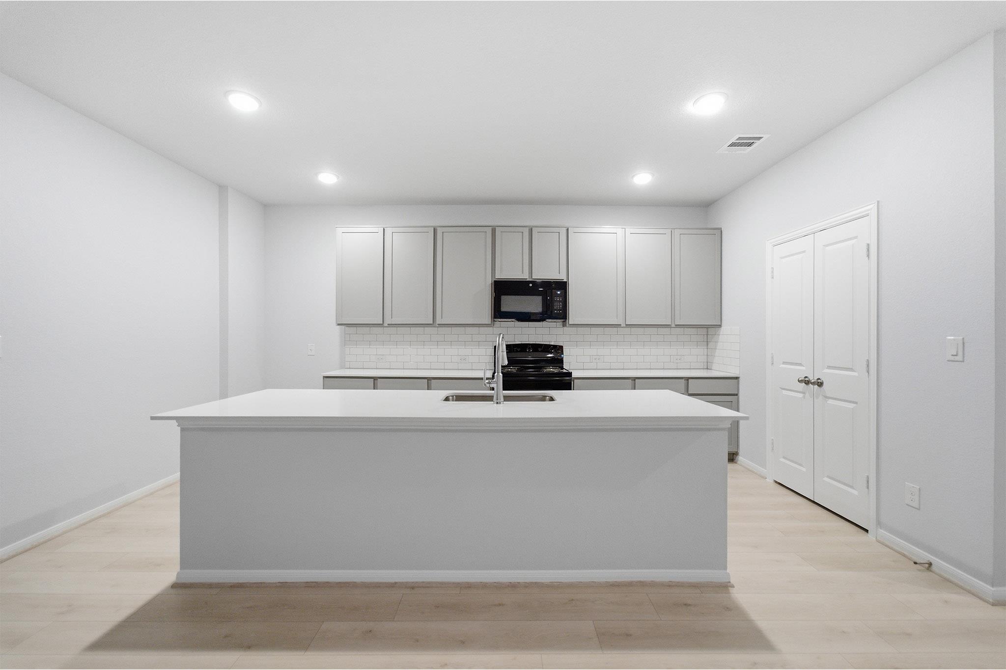 204 Quail Convey Dr, Jarrell, TX 76537