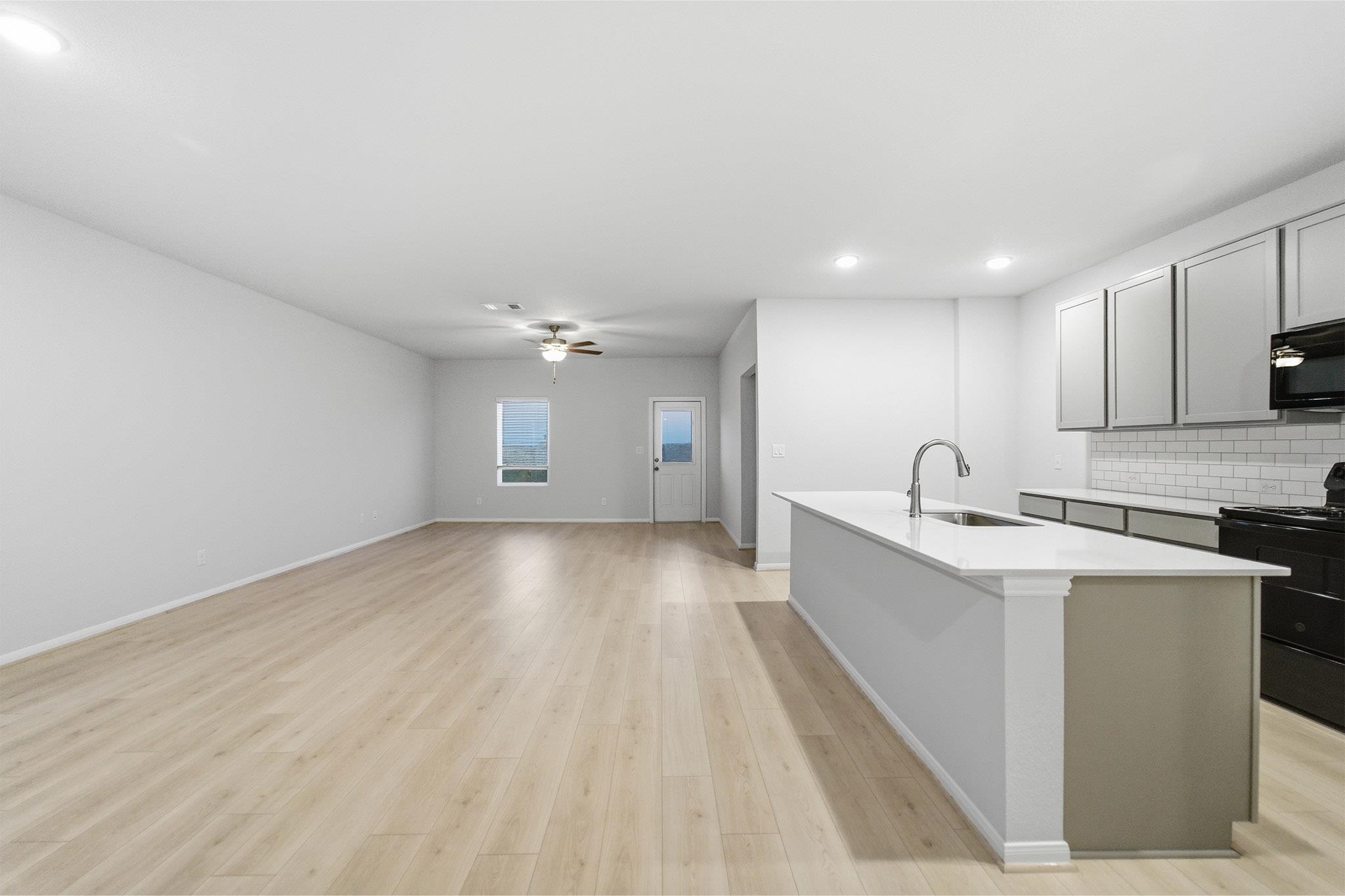 204 Quail Convey Dr, Jarrell, TX 76537