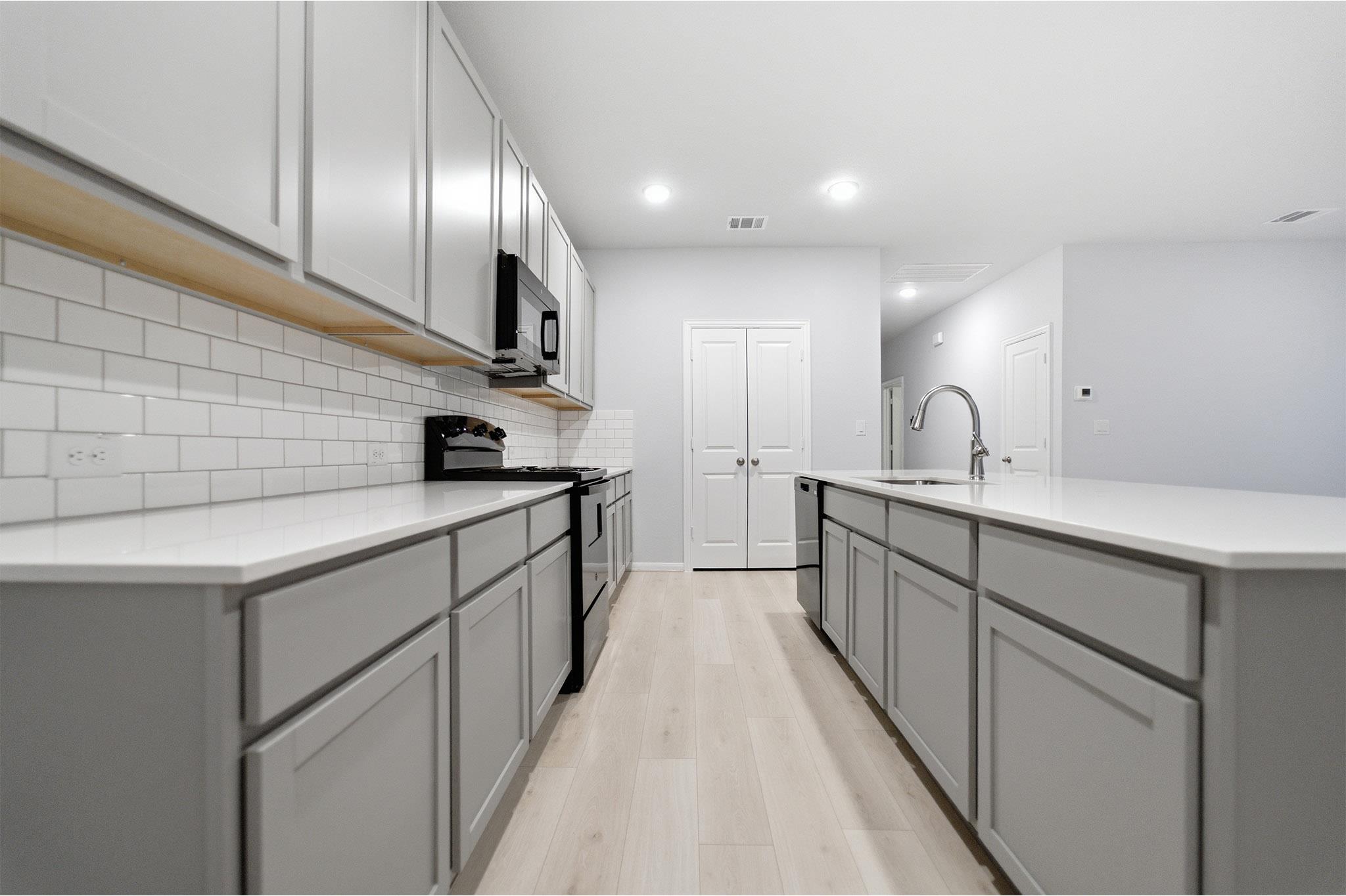 204 Quail Convey Dr, Jarrell, TX 76537