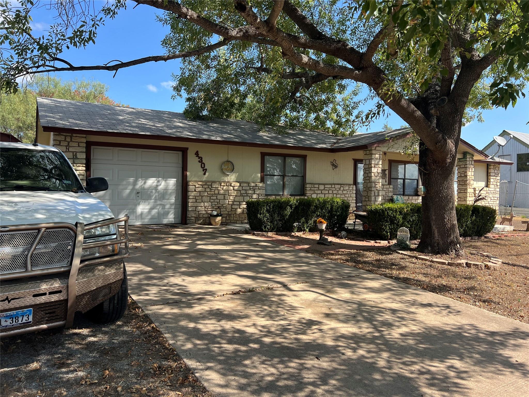 4307 Cottonwood Dr, Cottonwood Shores, TX 78657