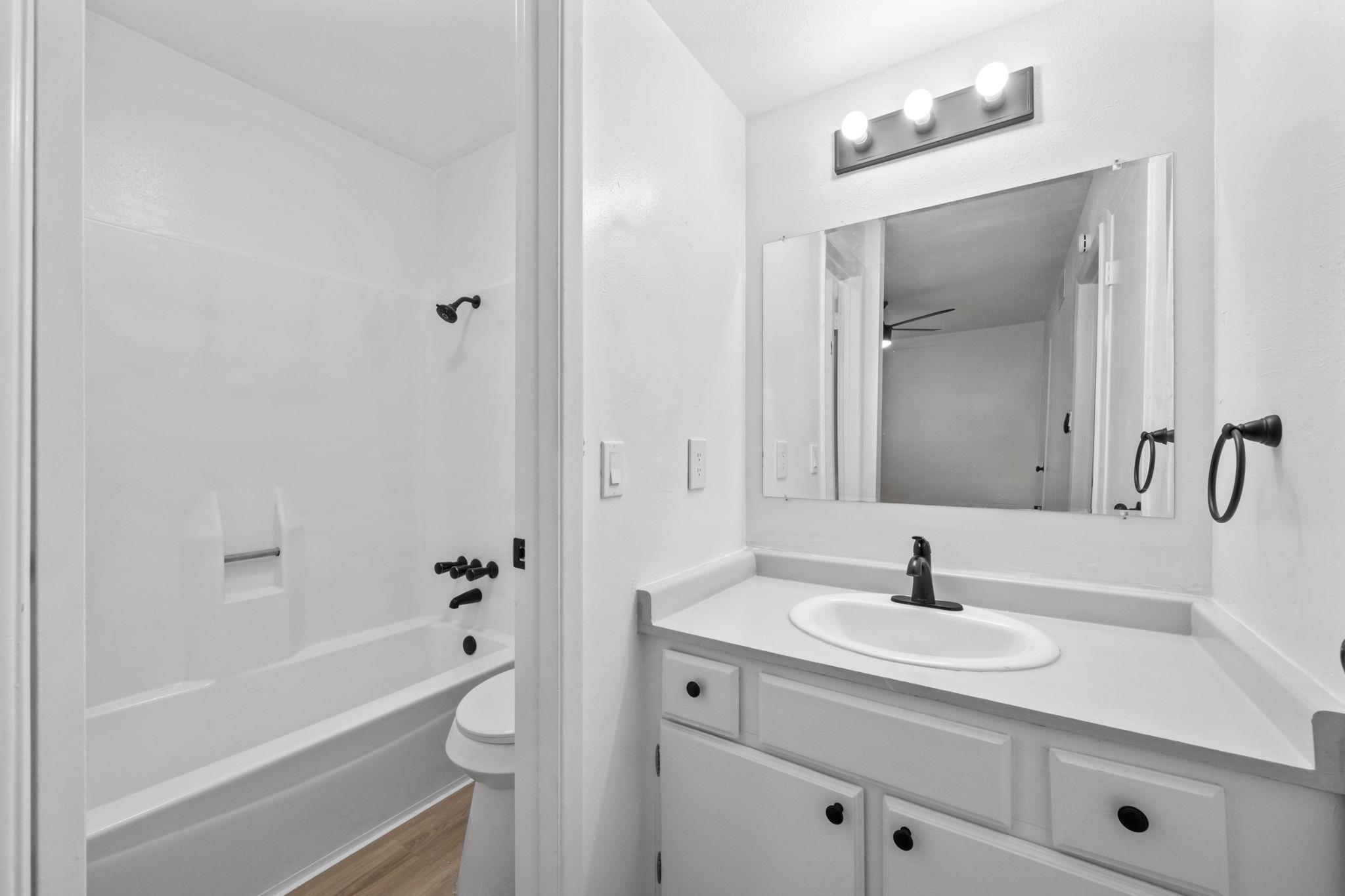 2410 Longview St # D-202, Austin, TX 78705