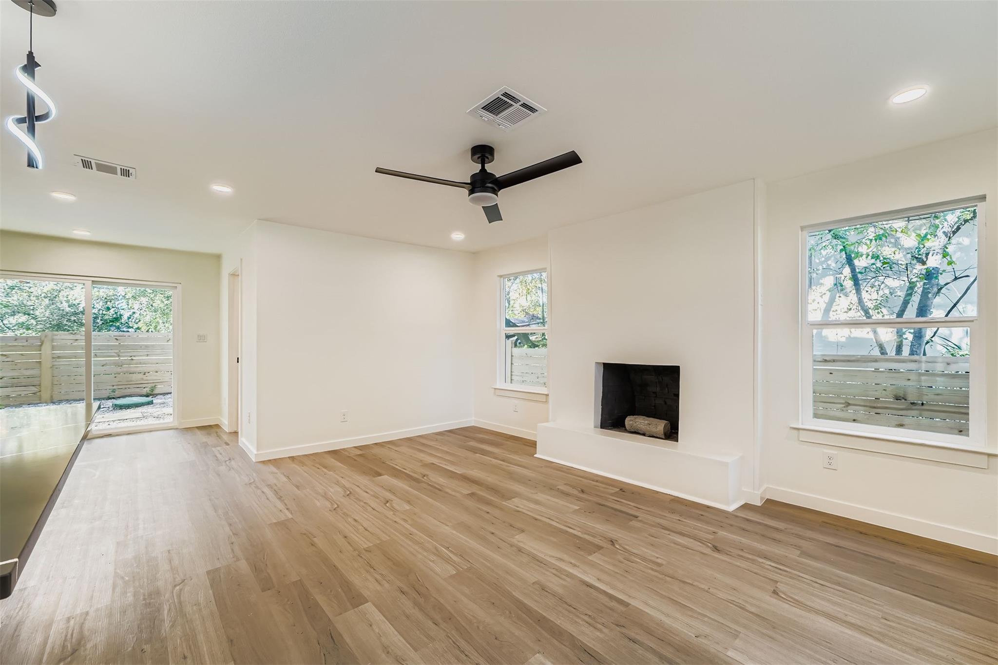 10710 Crestview Dr, Jonestown, TX 78645