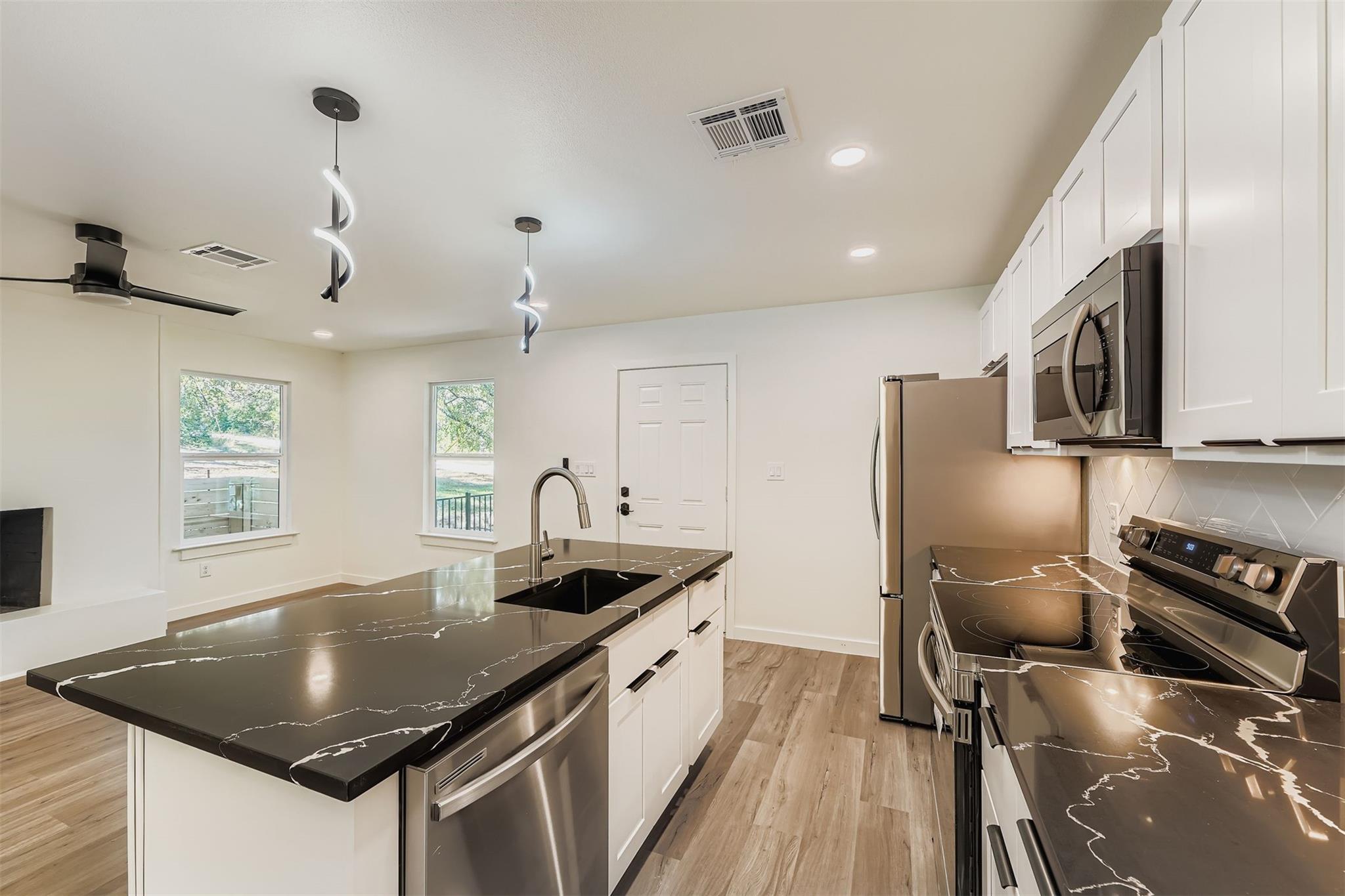 10710 Crestview Dr, Jonestown, TX 78645