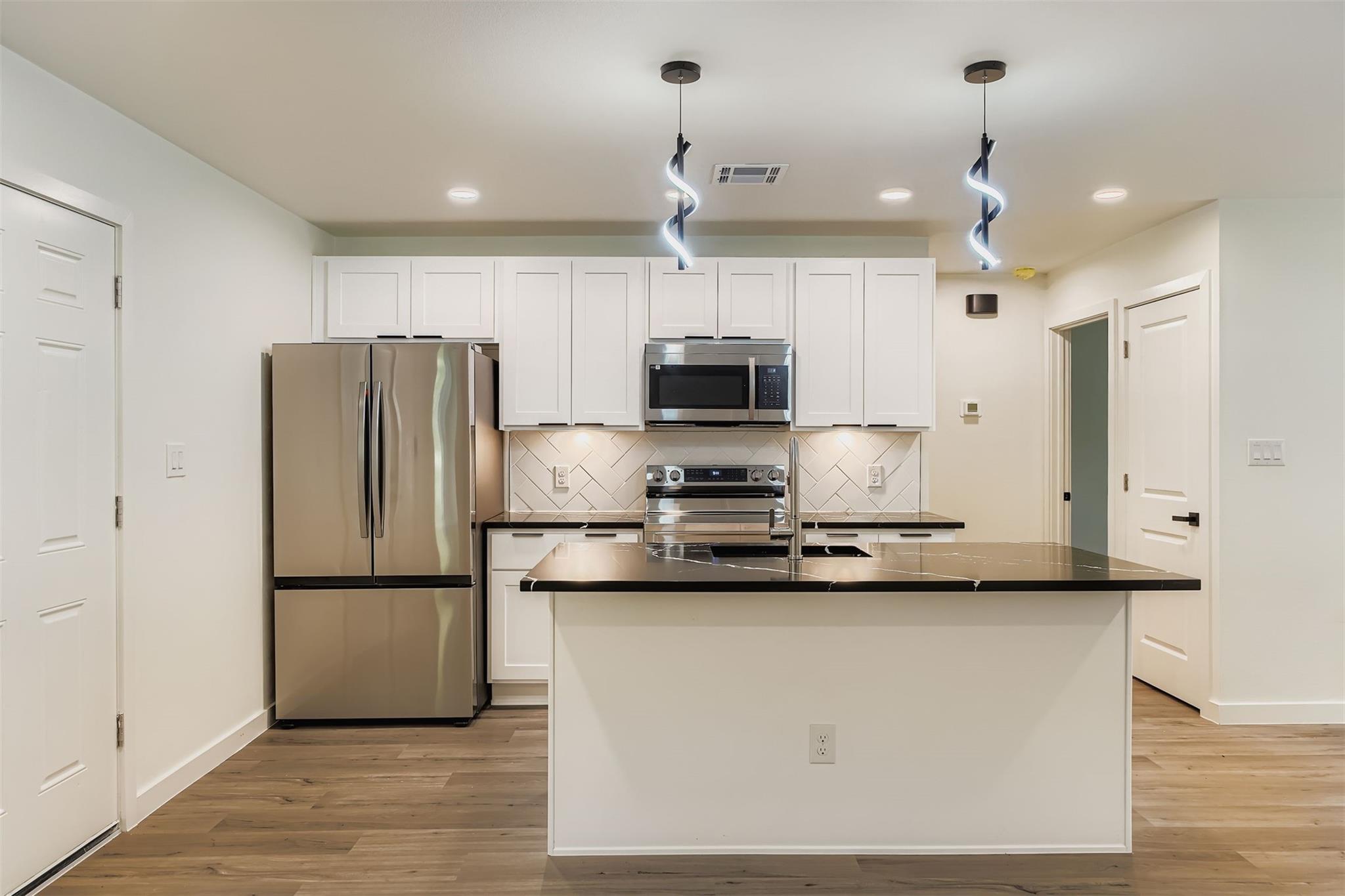 10710 Crestview Dr, Jonestown, TX 78645