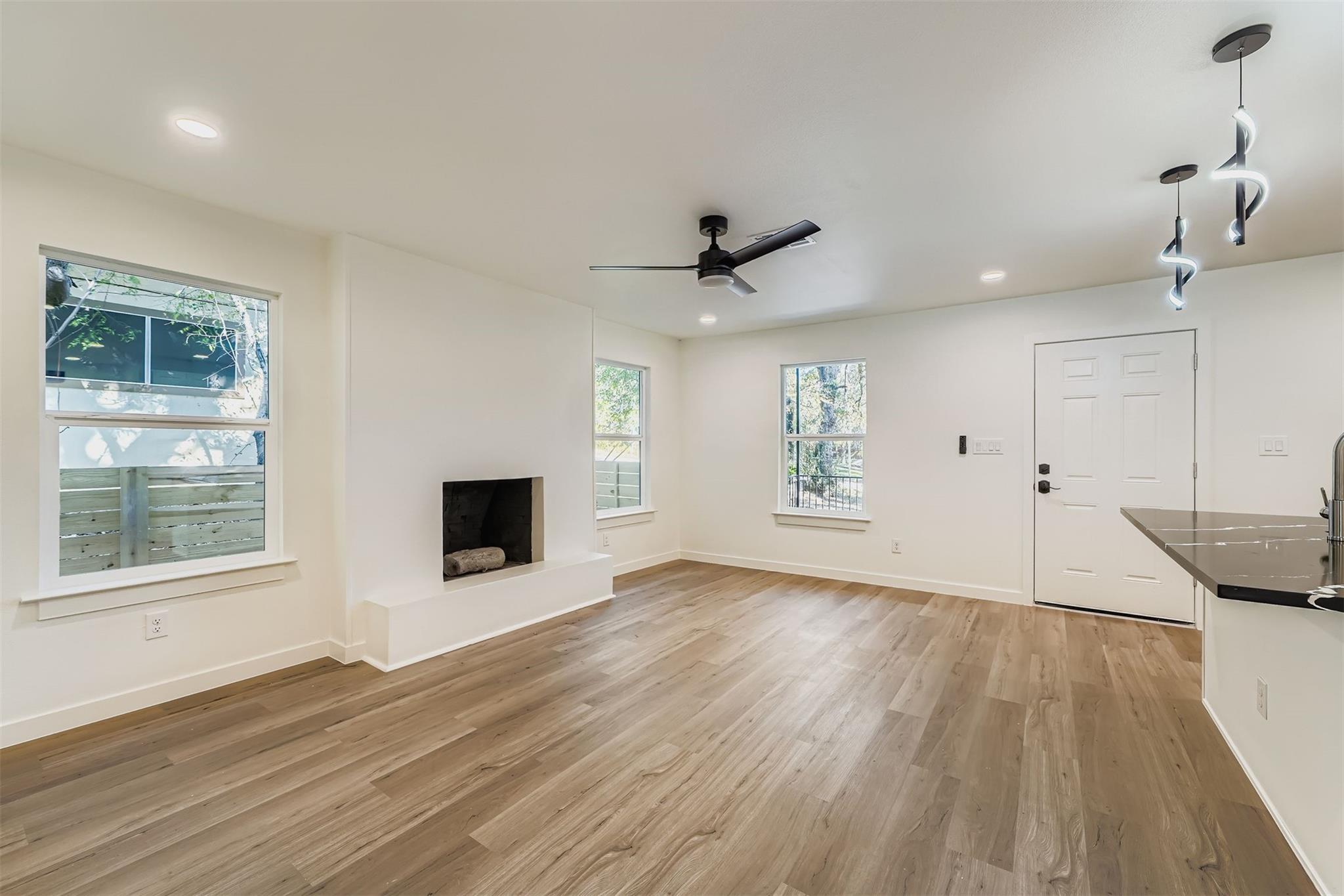 10710 Crestview Dr, Jonestown, TX 78645