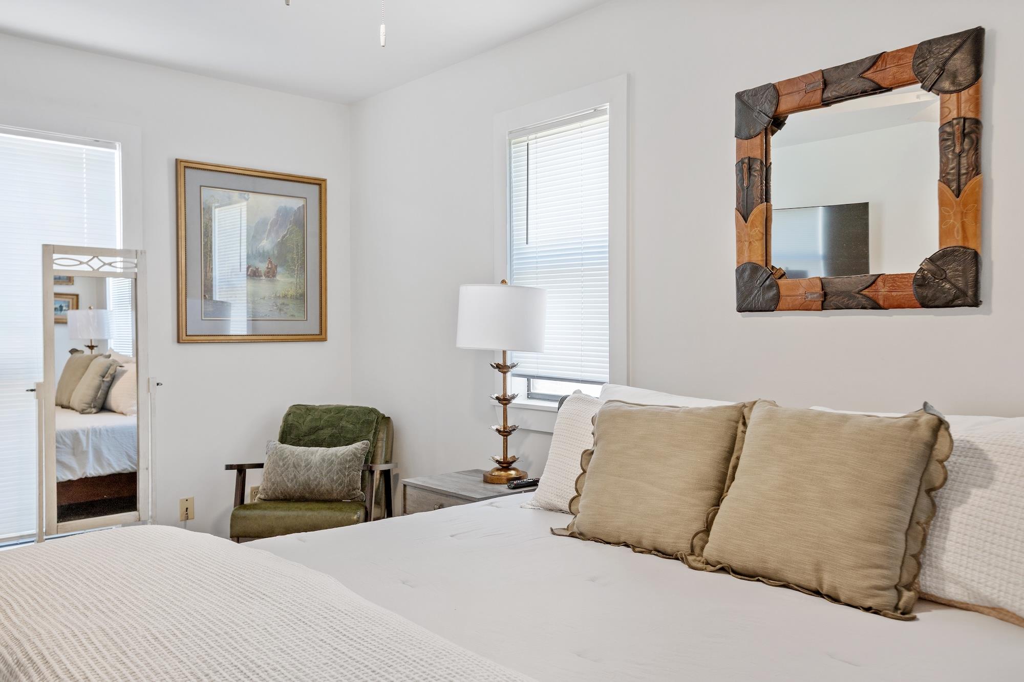 406 N Acorn St, Fredericksburg, TX 78624