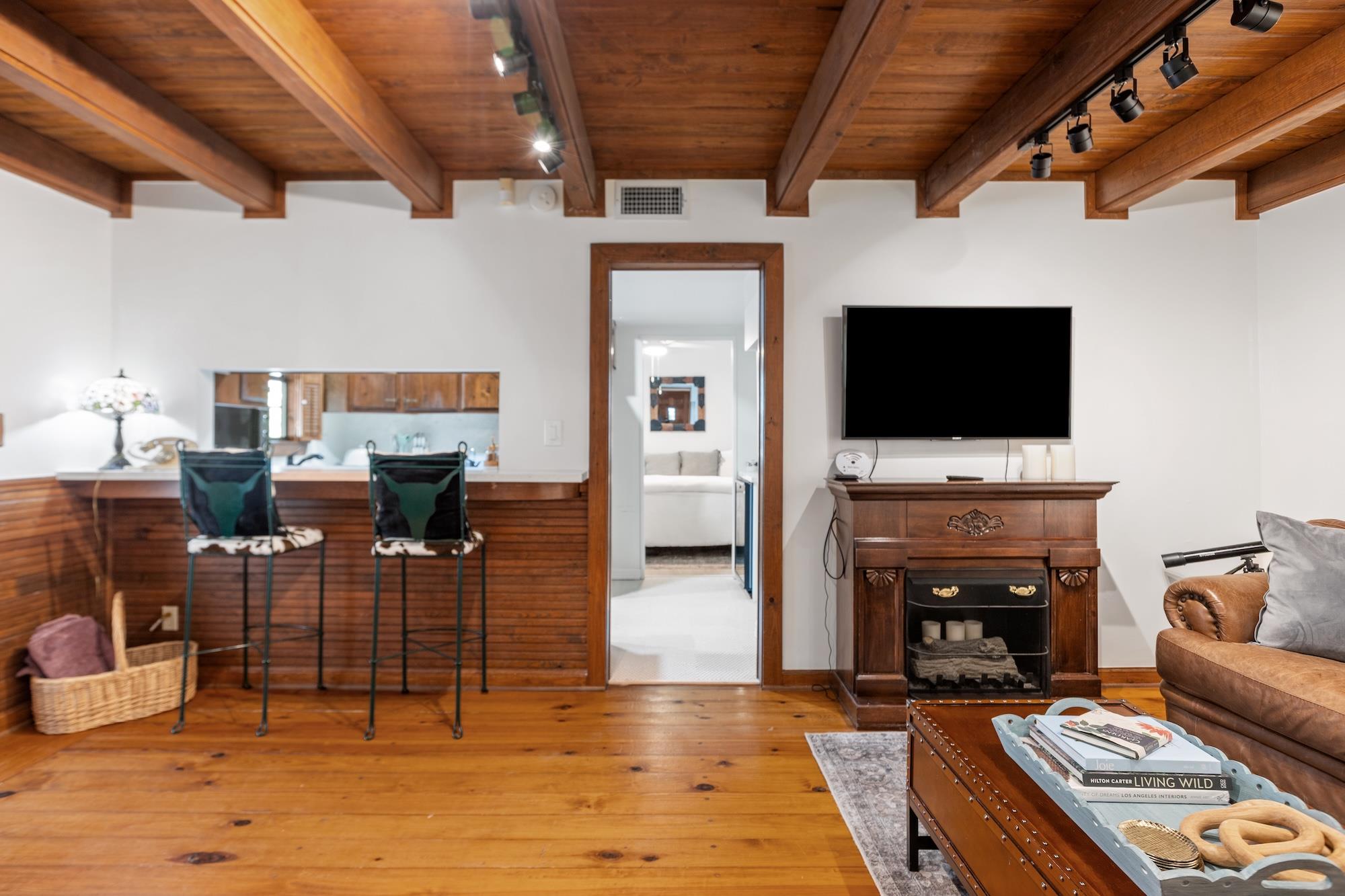 406 N Acorn St, Fredericksburg, TX 78624