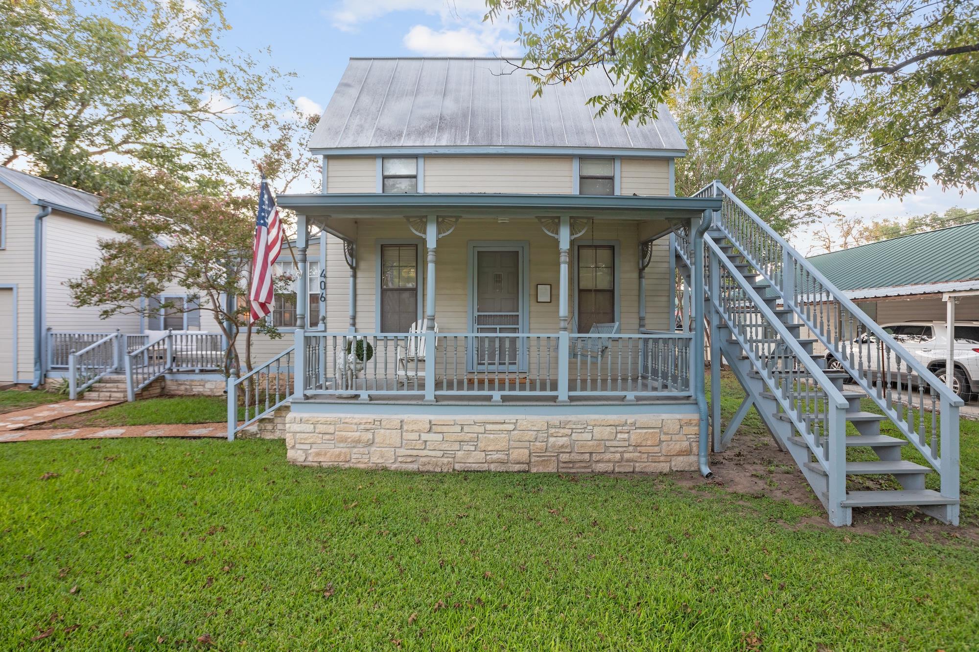 406 N Acorn St, Fredericksburg, TX 78624