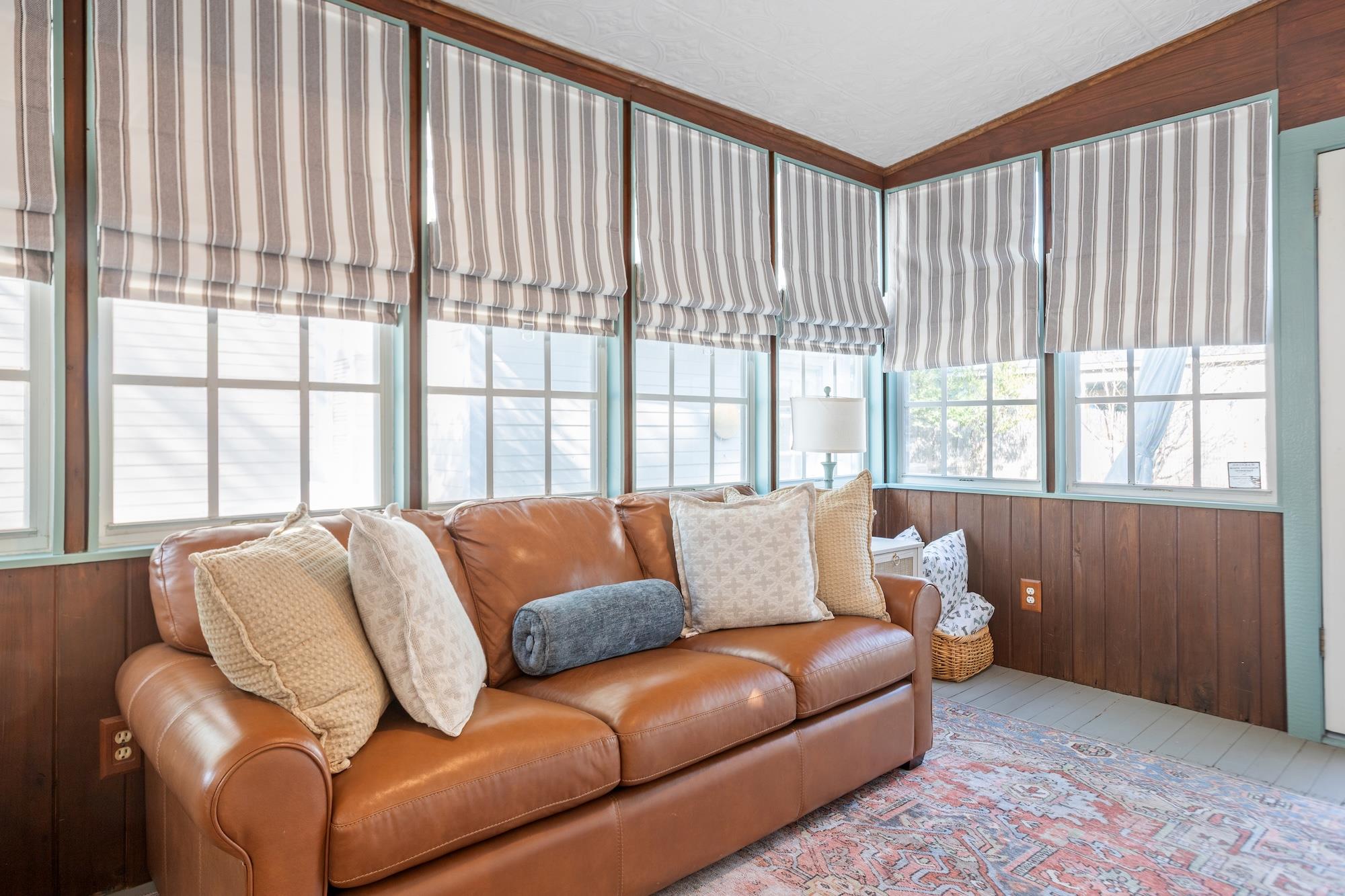 406 N Acorn St, Fredericksburg, TX 78624