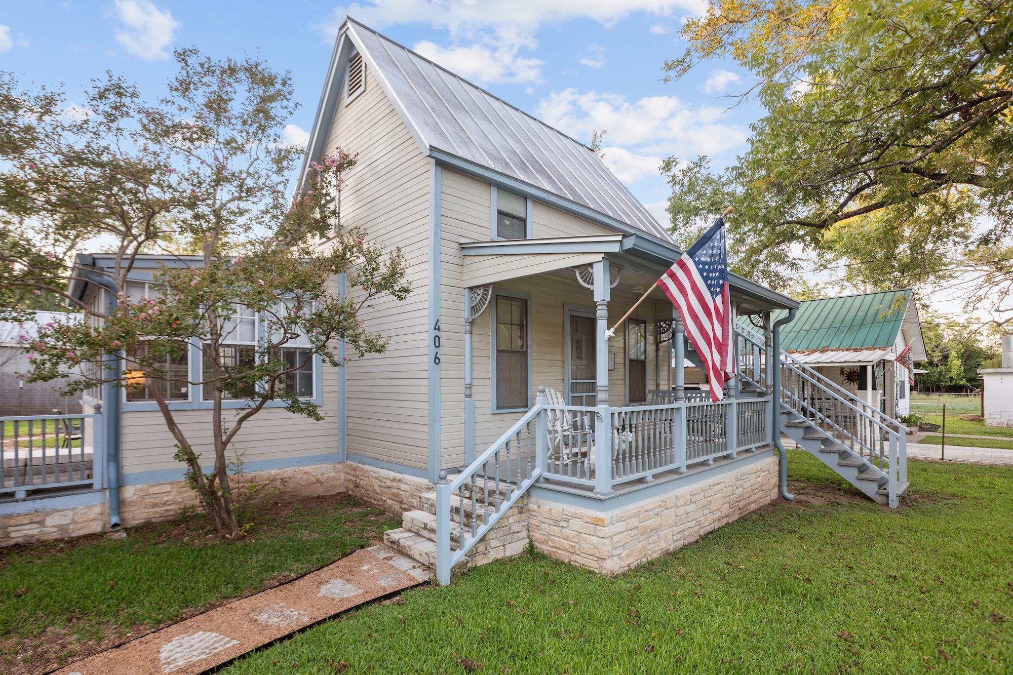 406 N Acorn St, Fredericksburg, TX 78624