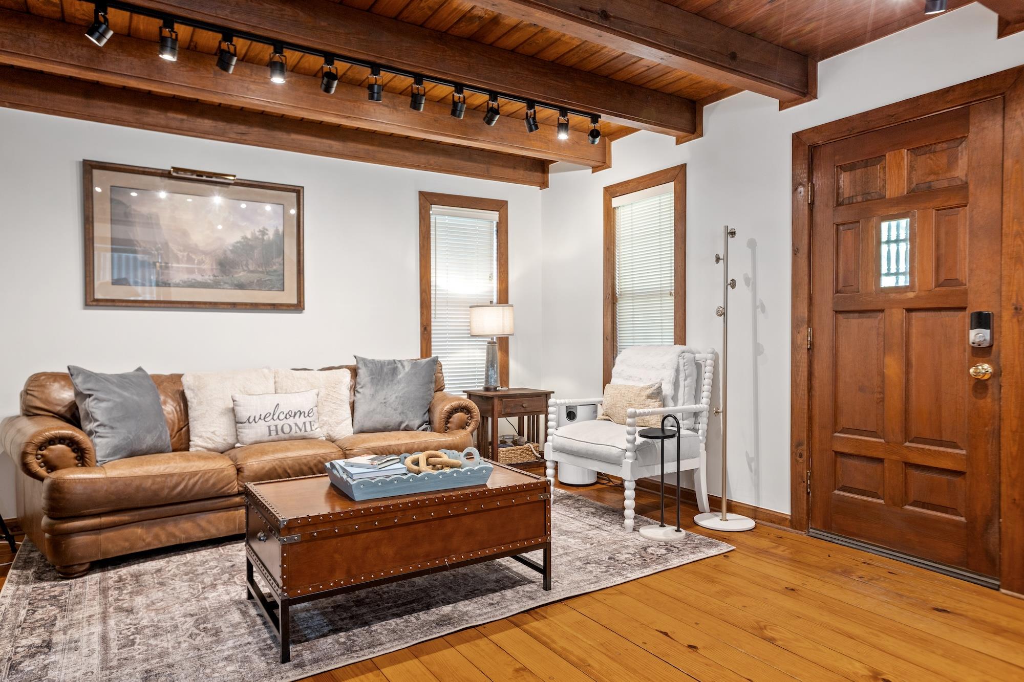 406 N Acorn St, Fredericksburg, TX 78624