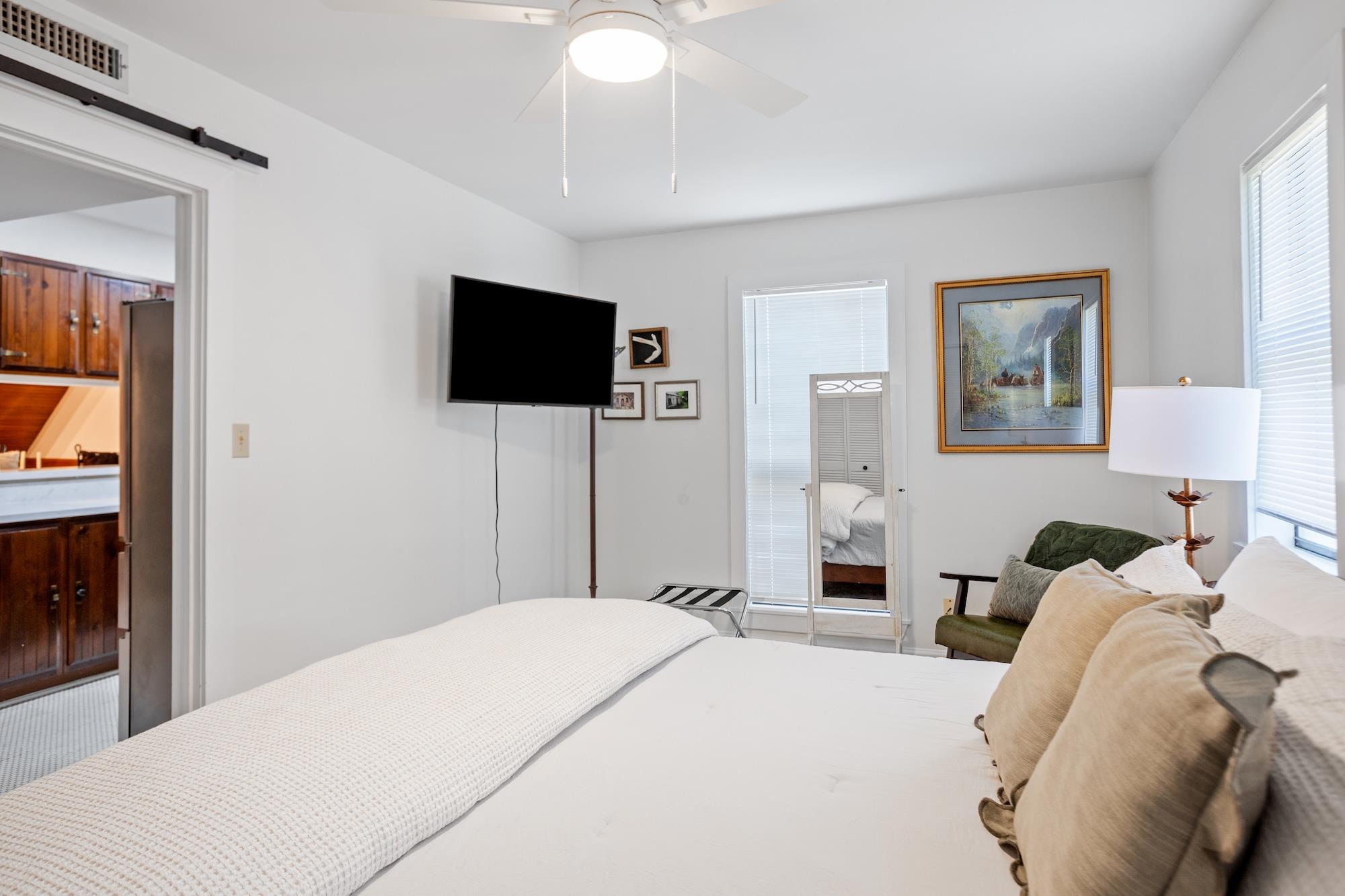 406 N Acorn St, Fredericksburg, TX 78624