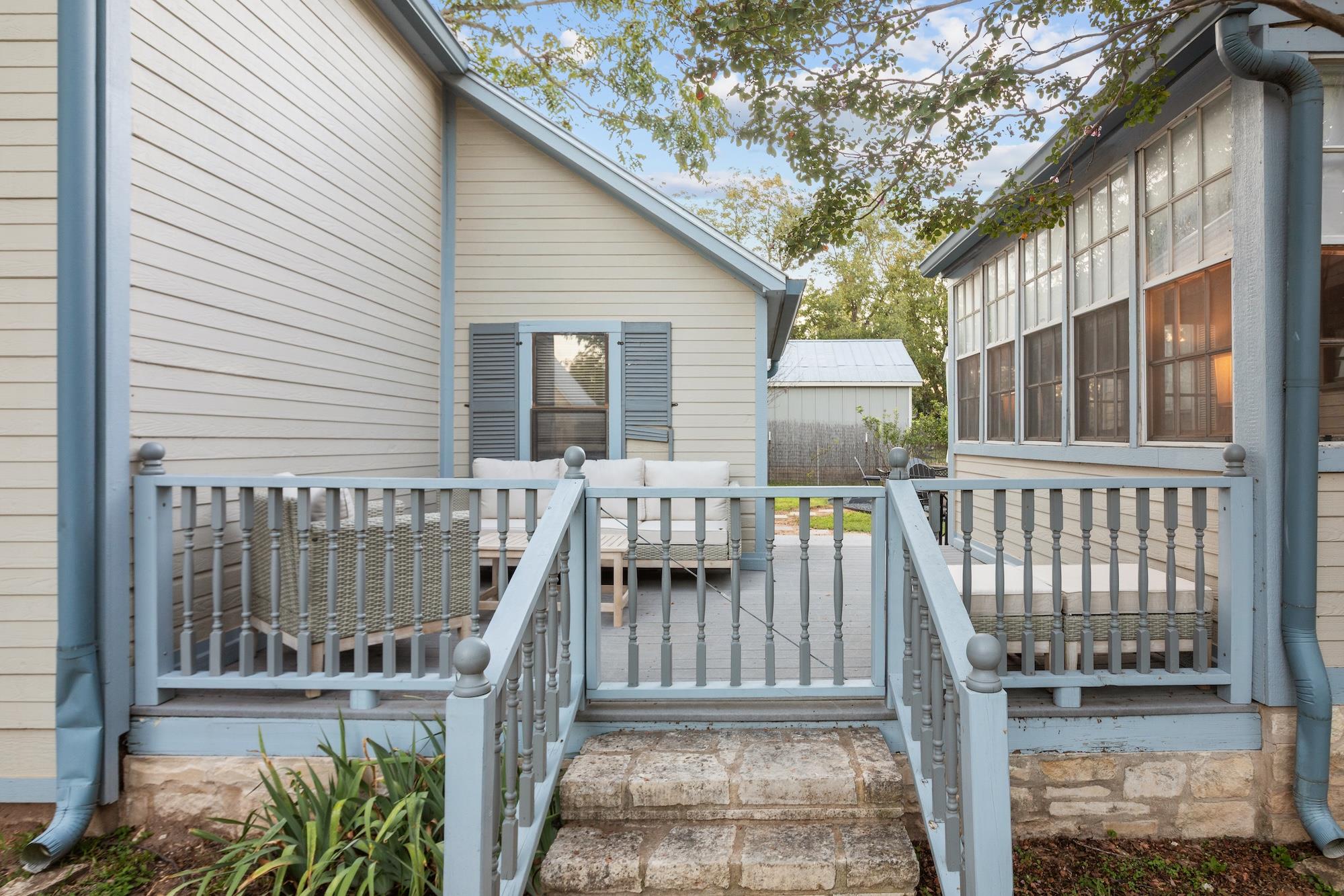 406 N Acorn St, Fredericksburg, TX 78624