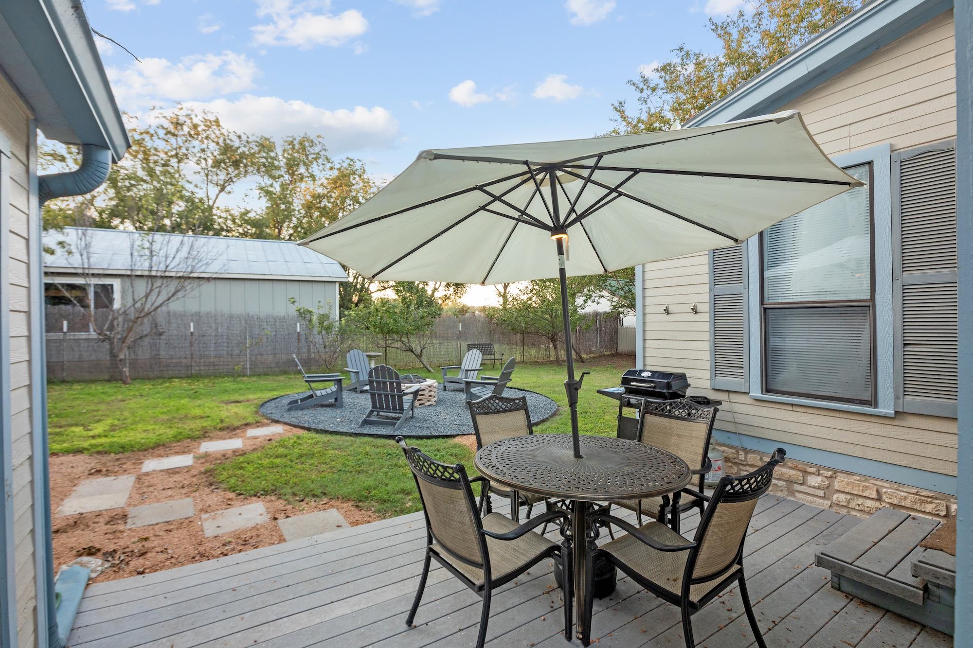 406 N Acorn St, Fredericksburg, TX 78624