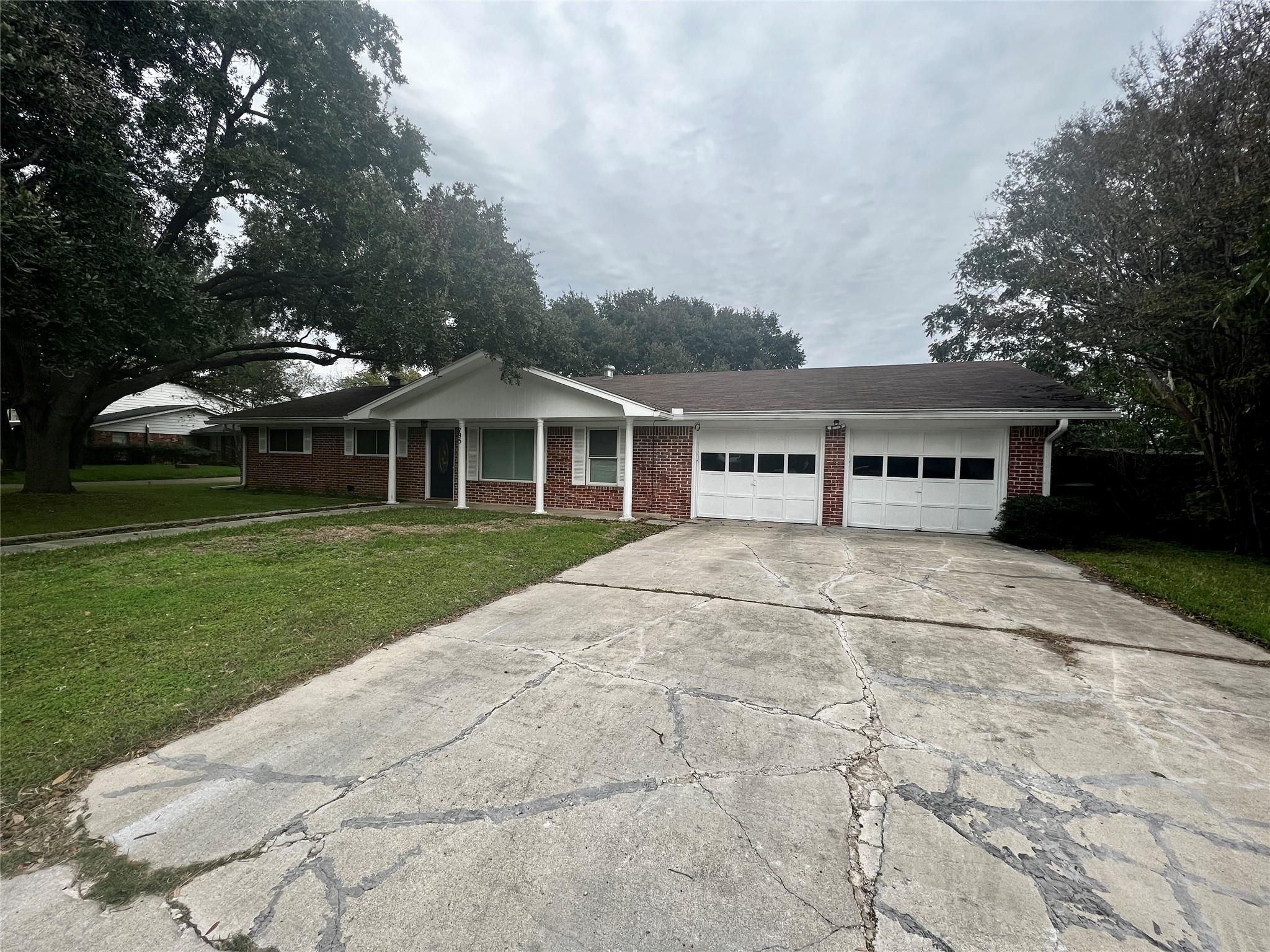 795 Vogel Dr, Lockhart, TX 78644