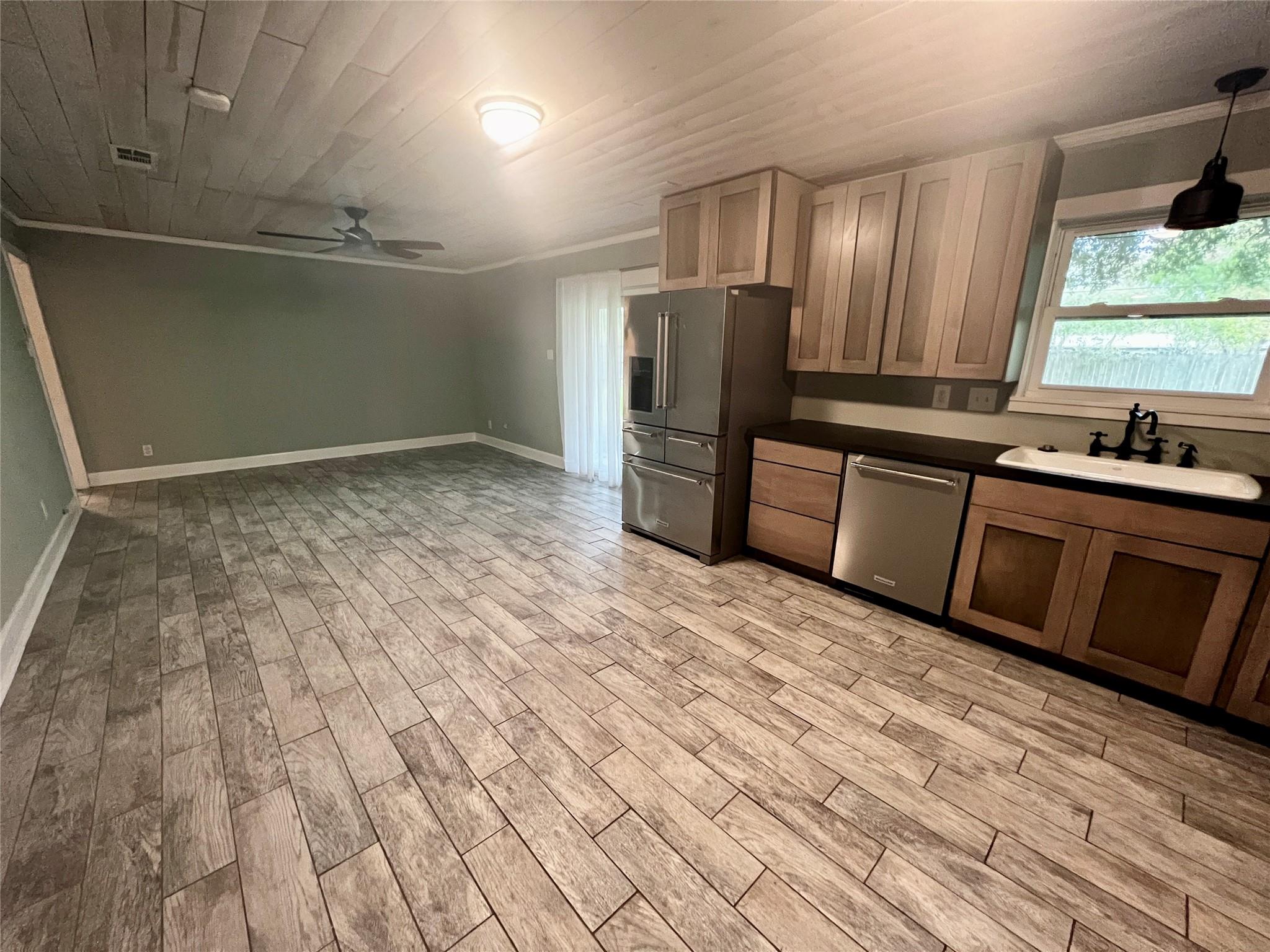 795 Vogel Dr, Lockhart, TX 78644