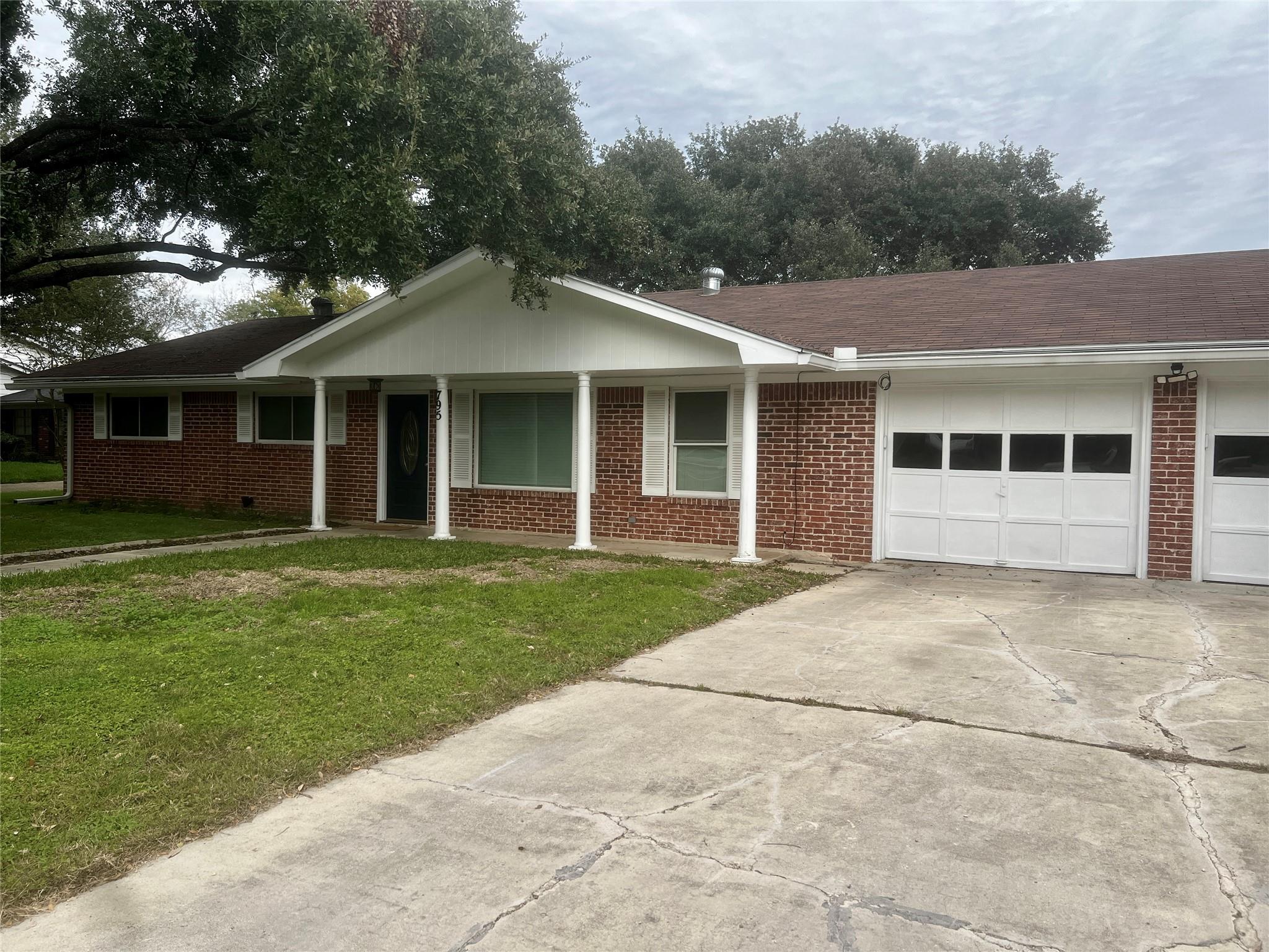 795 Vogel Dr, Lockhart, TX 78644