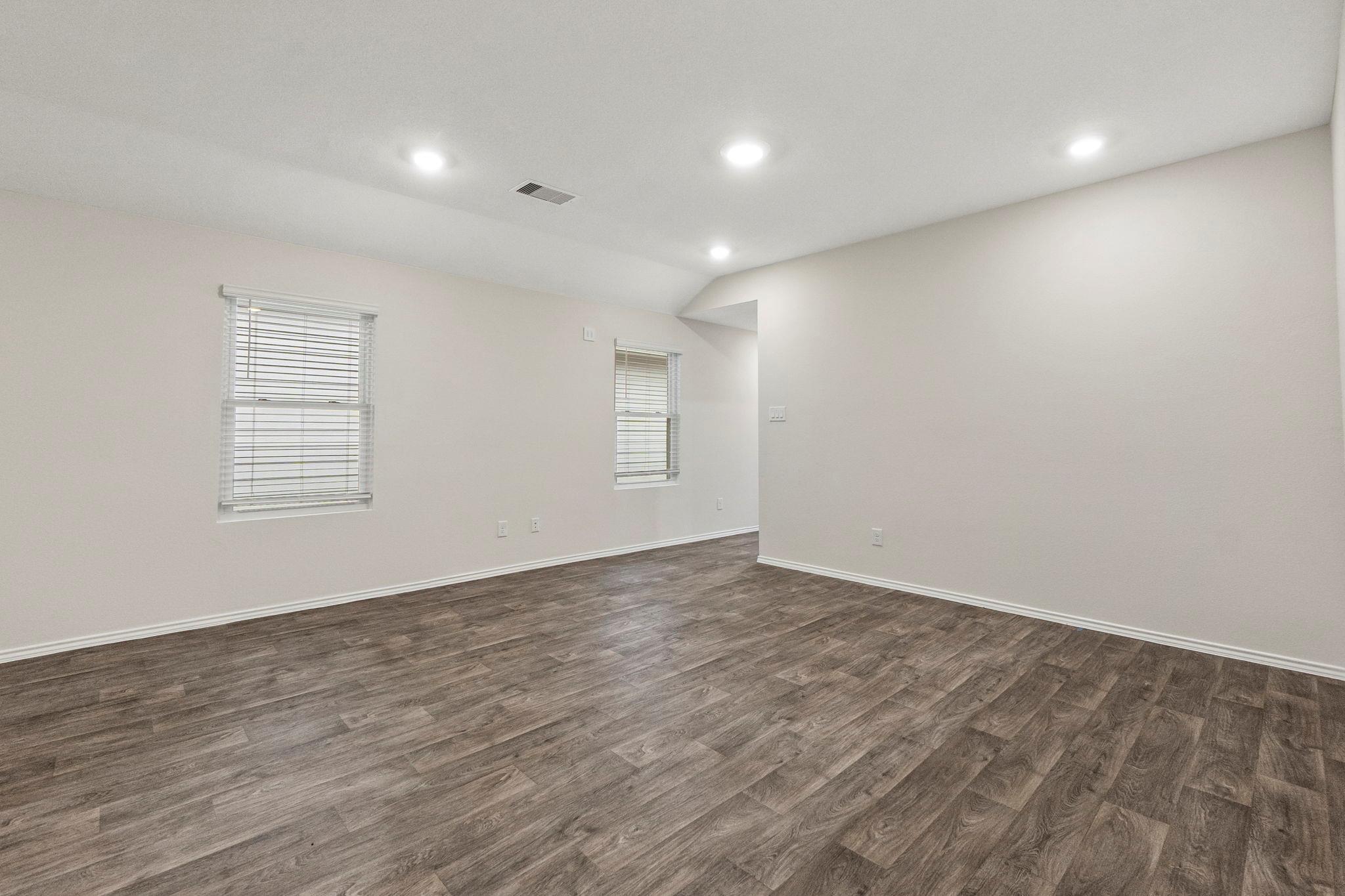 280 Granary Dr, Uhland, TX 78640