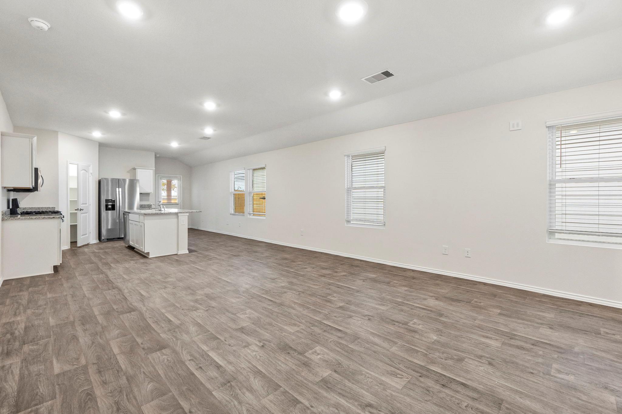 280 Granary Dr, Uhland, TX 78640