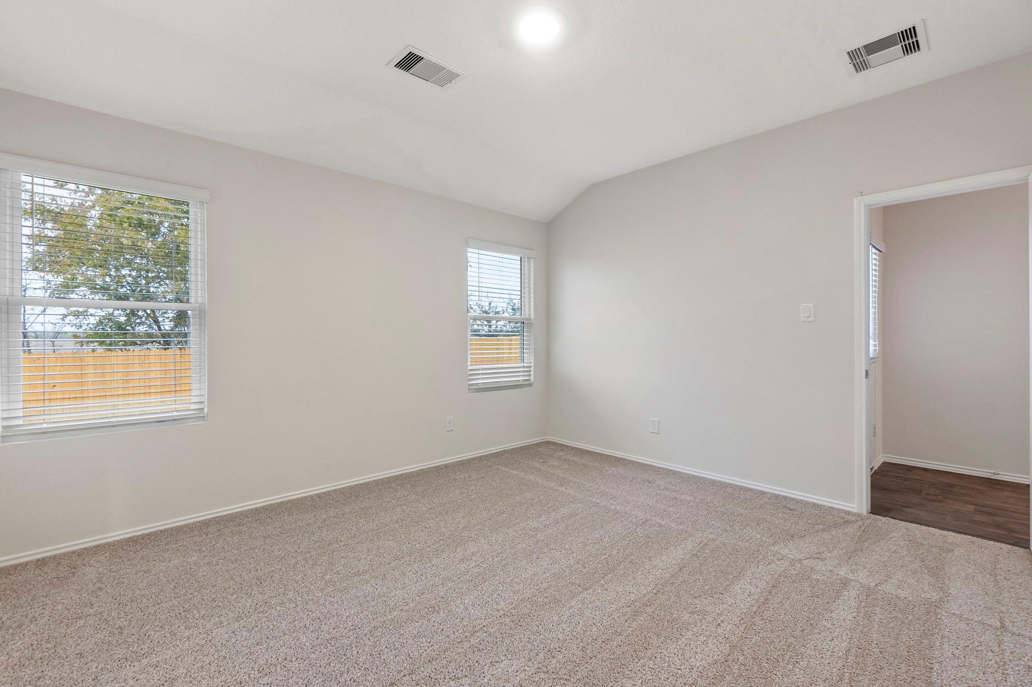 280 Granary Dr, Uhland, TX 78640