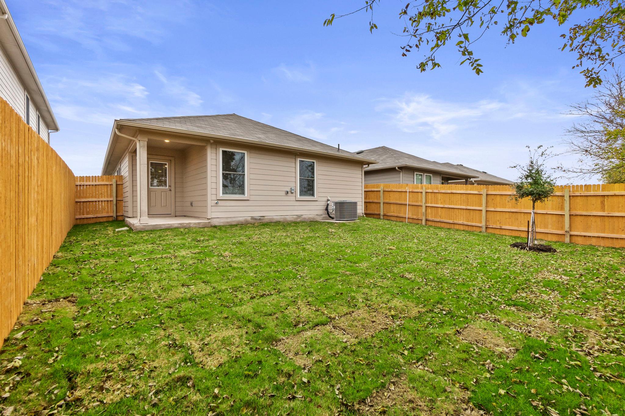280 Granary Dr, Uhland, TX 78640