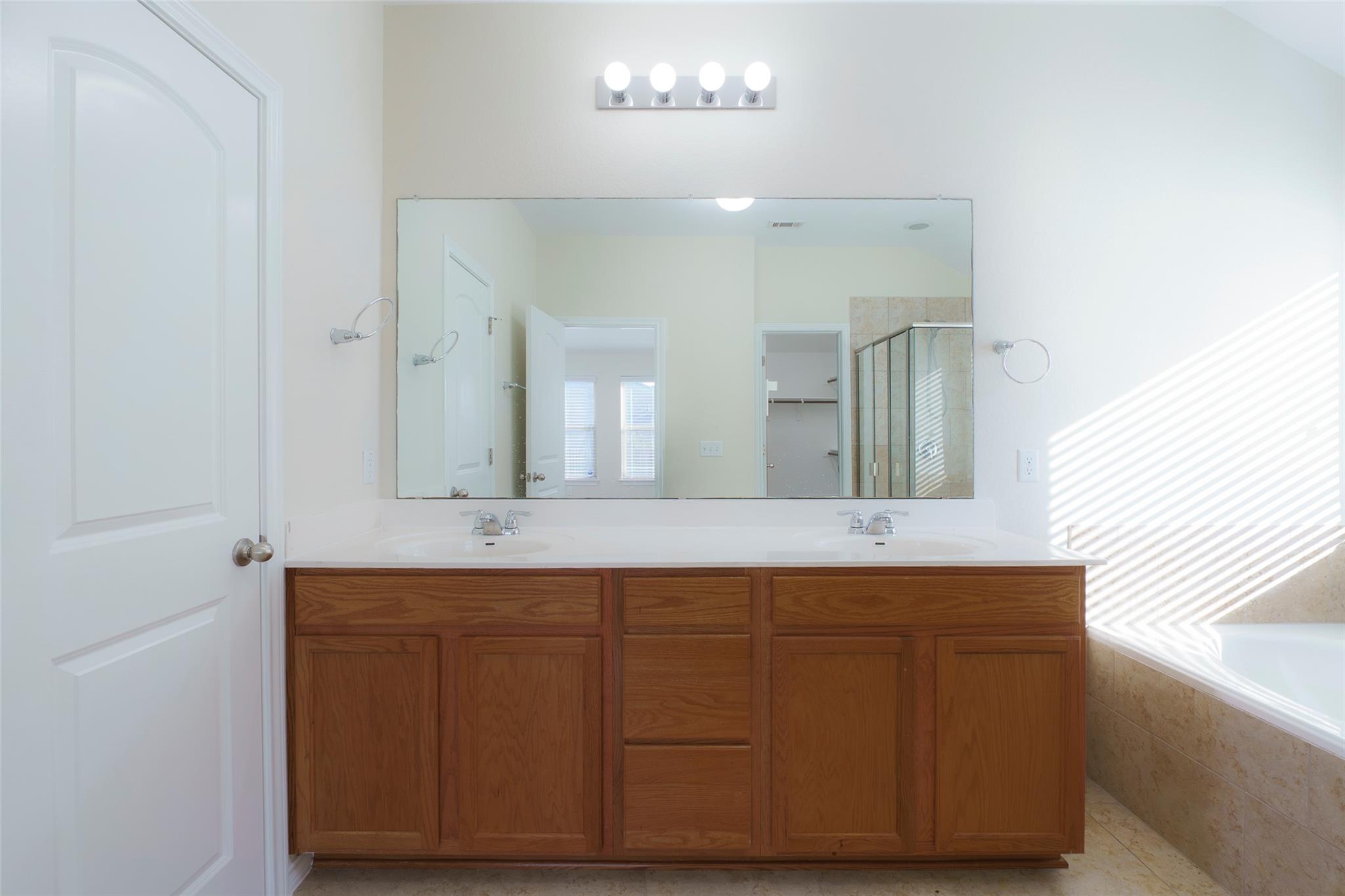 13020 Kearns Dr, Pflugerville, TX 78660