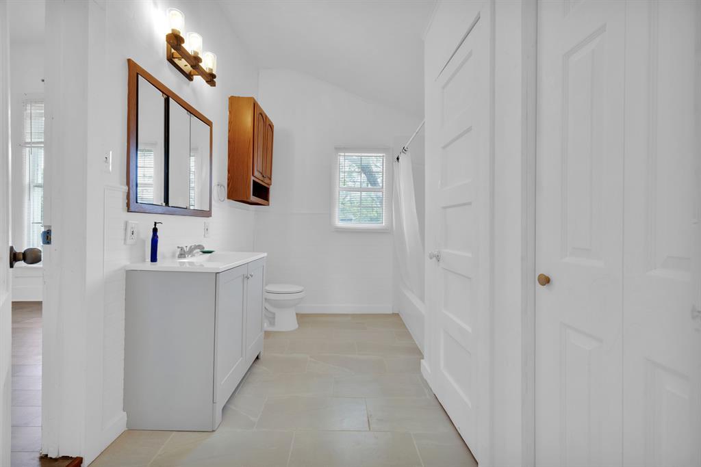 401 Shaw St, Taylor, TX 76574