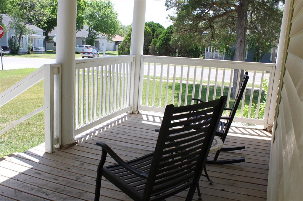 401 Shaw St, Taylor, TX 76574