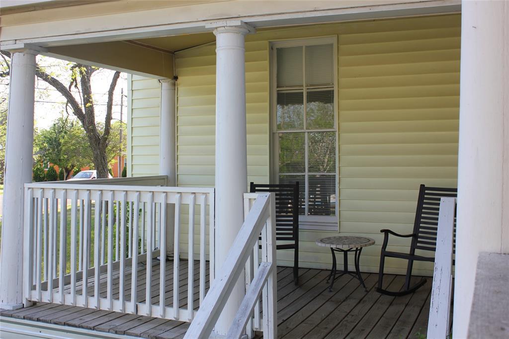 401 Shaw St, Taylor, TX 76574