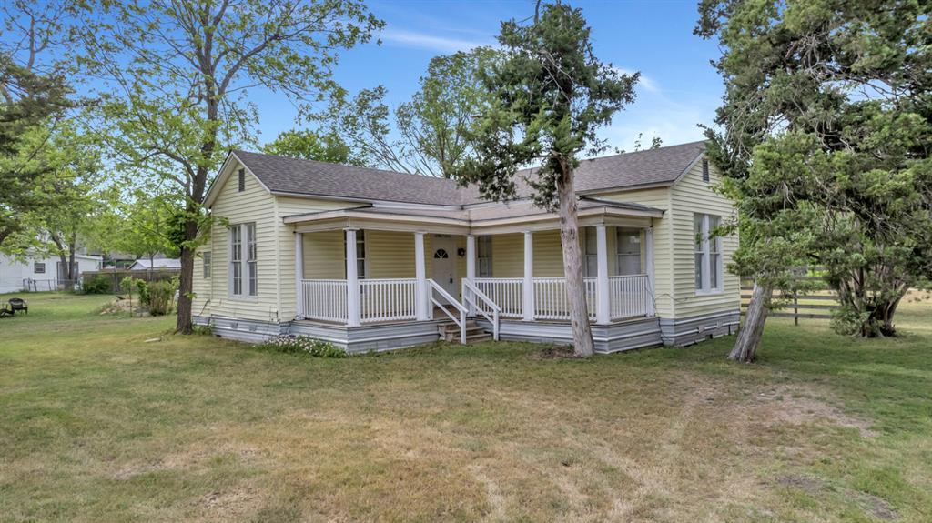 401 Shaw St, Taylor, TX 76574