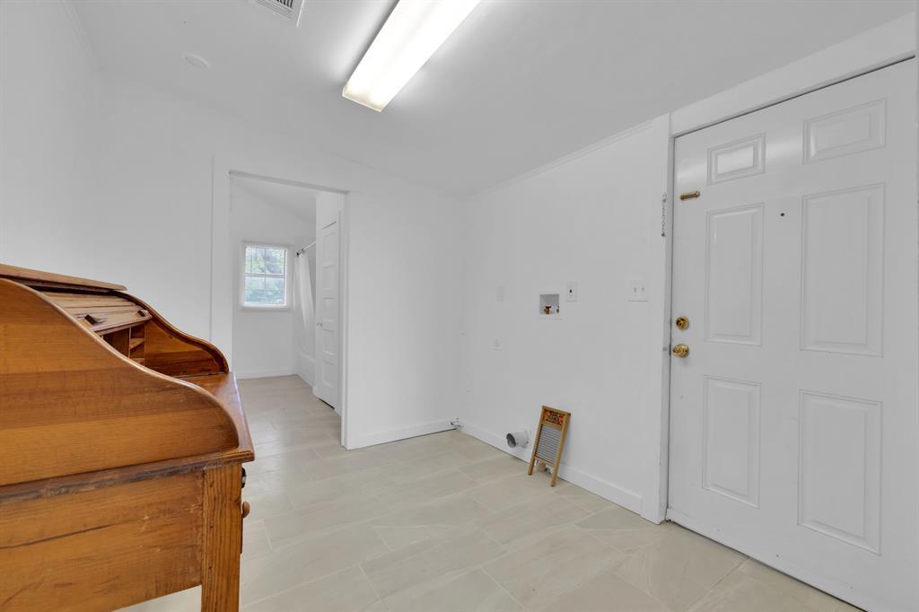 401 Shaw St, Taylor, TX 76574